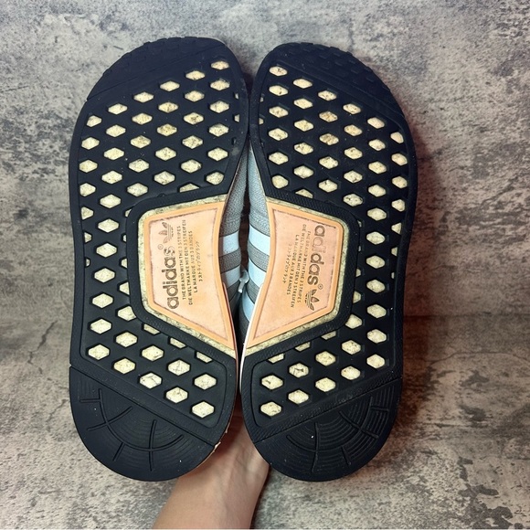Adidas NMD R1 Sneakers BY3058 Womens sz 8 grey/pink - Picture 5 of 7